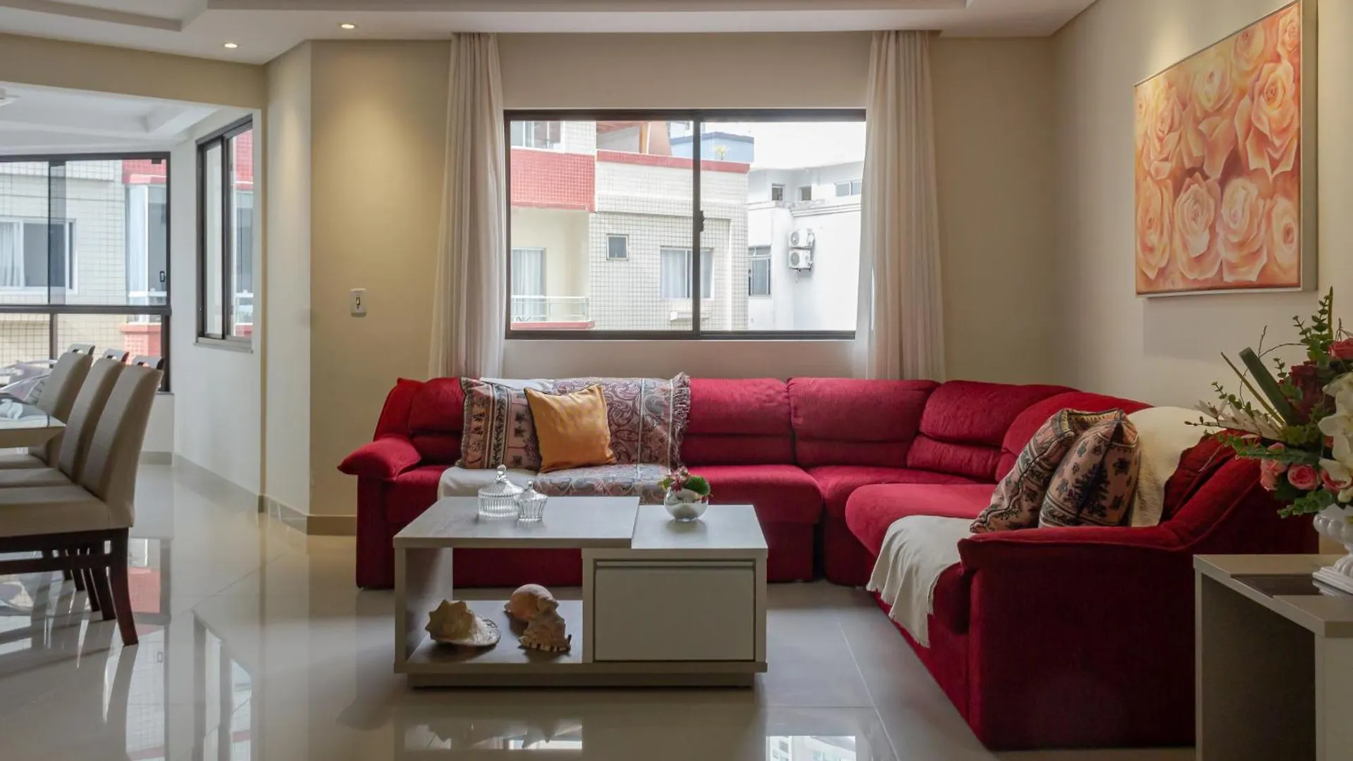 Apartamento na Rua 3500, 50m da Praia em Balneário Camboriú P825
