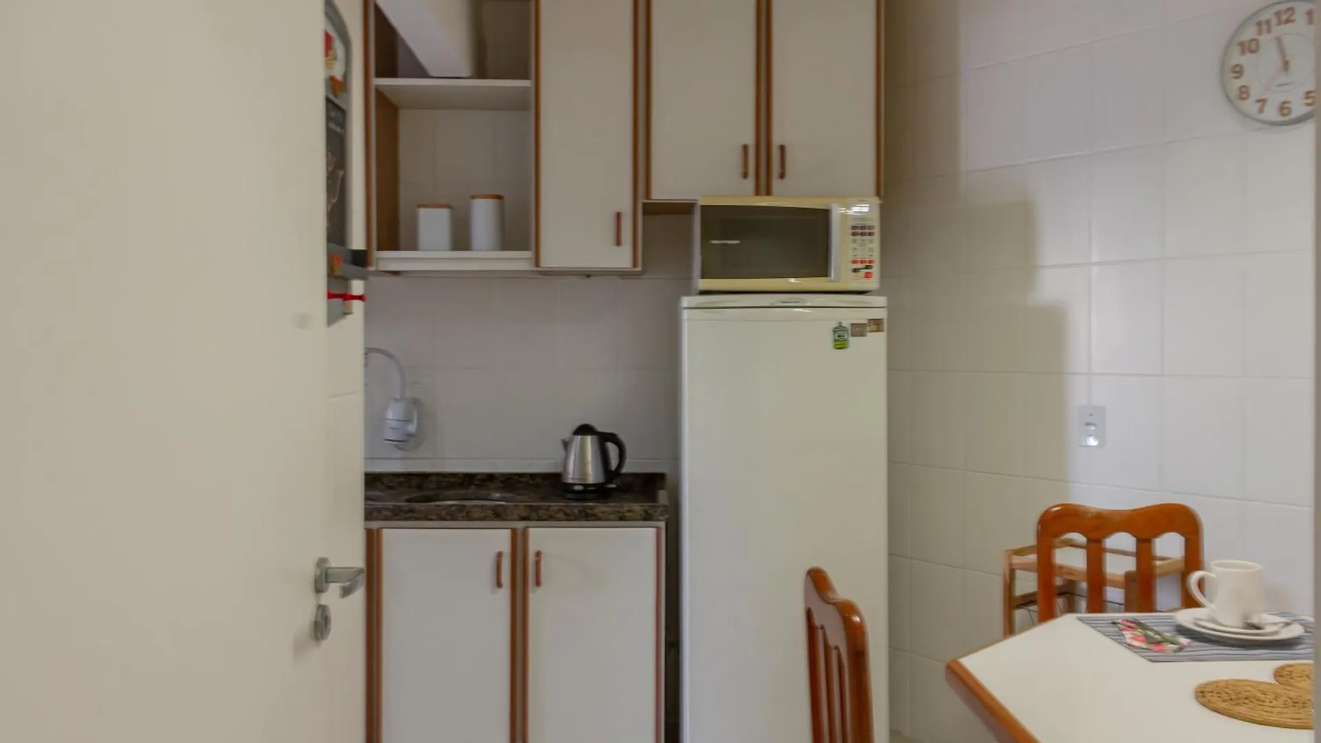 Apartamento na Rua 3500, 50m da Praia em Balneário Camboriú P825 0*,