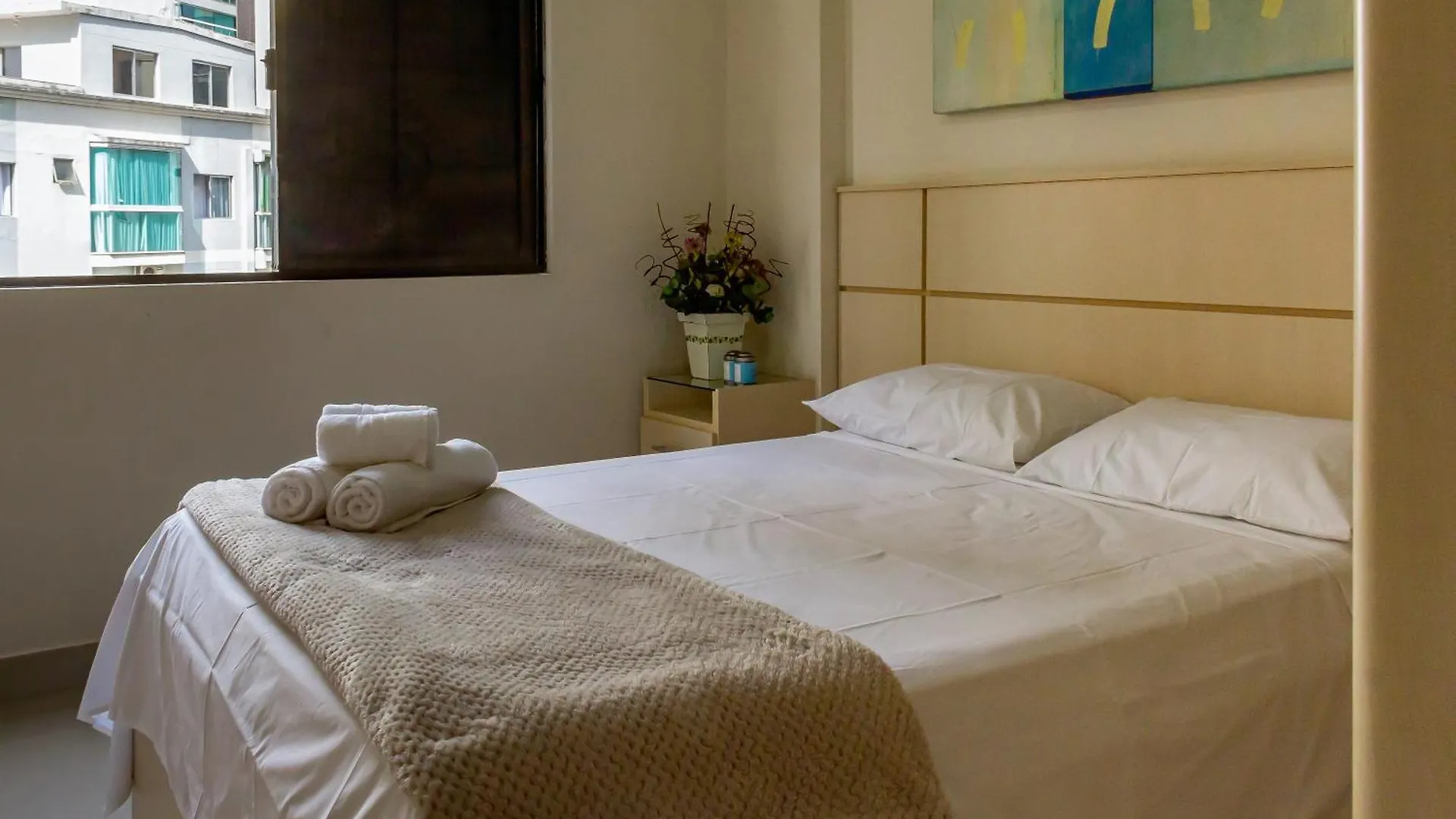 Apartamento na Rua 3500, 50m da Praia em Balneário Camboriú P825