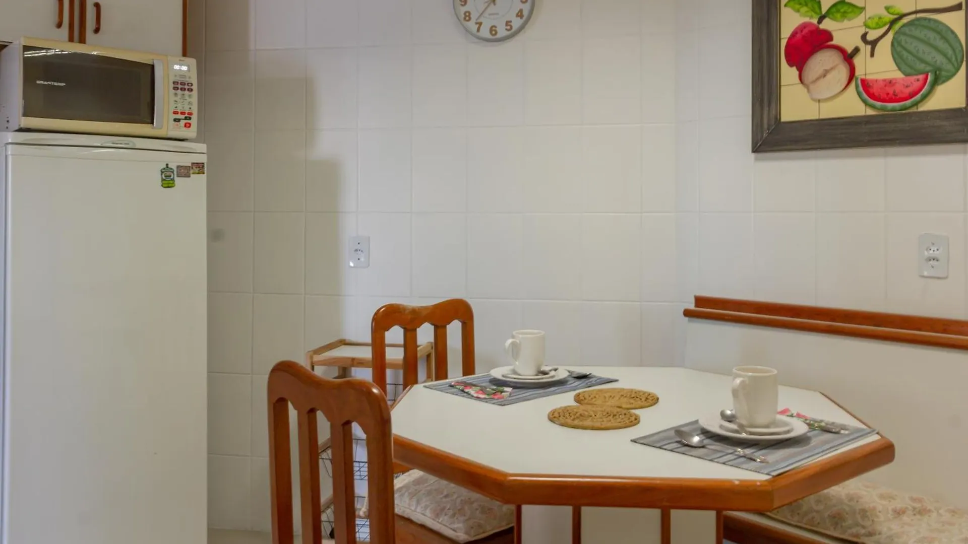 Apartamento na Rua 3500, 50m da Praia em Balneário Camboriú P825