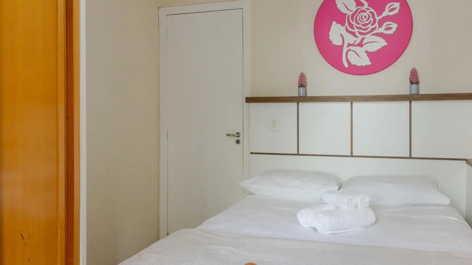 Apartamento na Rua 3500, 50m da Praia em Balneário Camboriú P825 0*,  Brasil