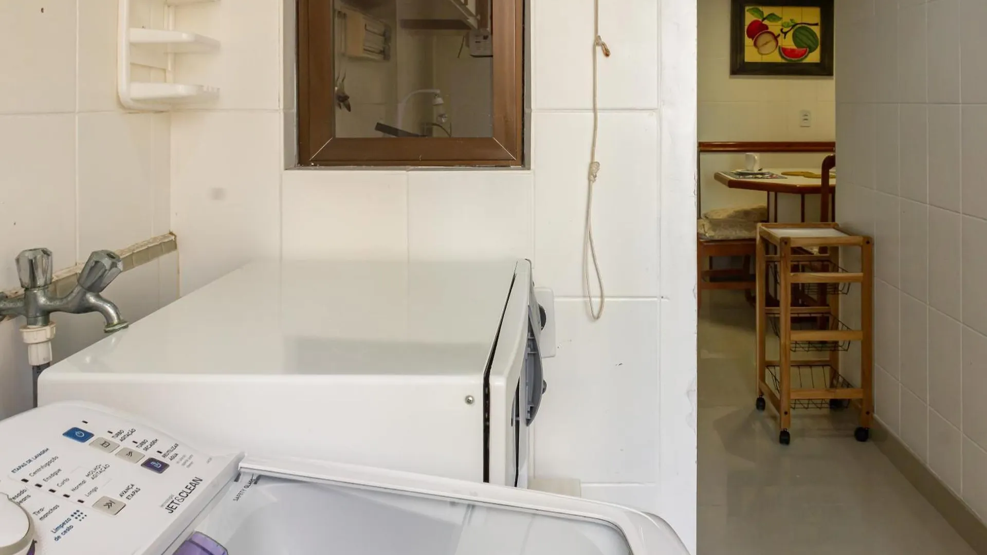 Apartamento na Rua 3500, 50m da Praia em Balneário Camboriú P825