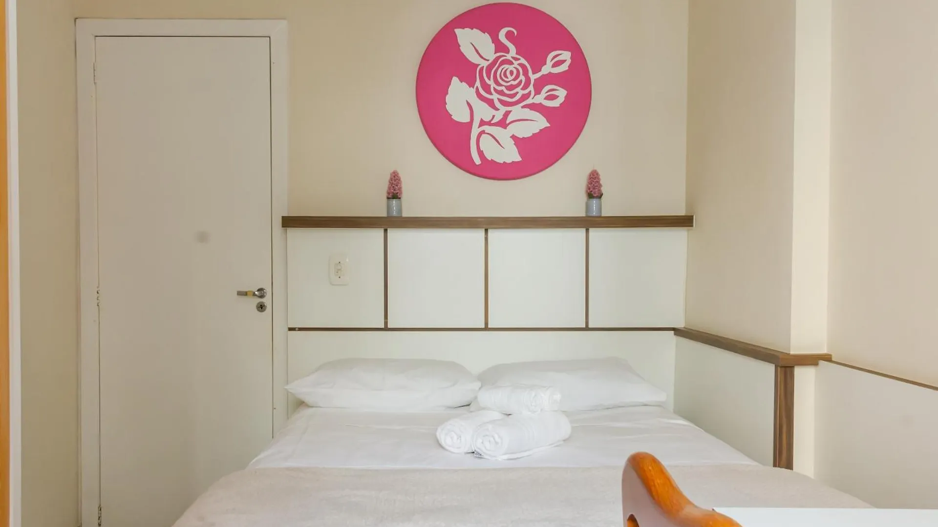 Apartamento na Rua 3500, 50m da Praia em Balneário Camboriú P825
