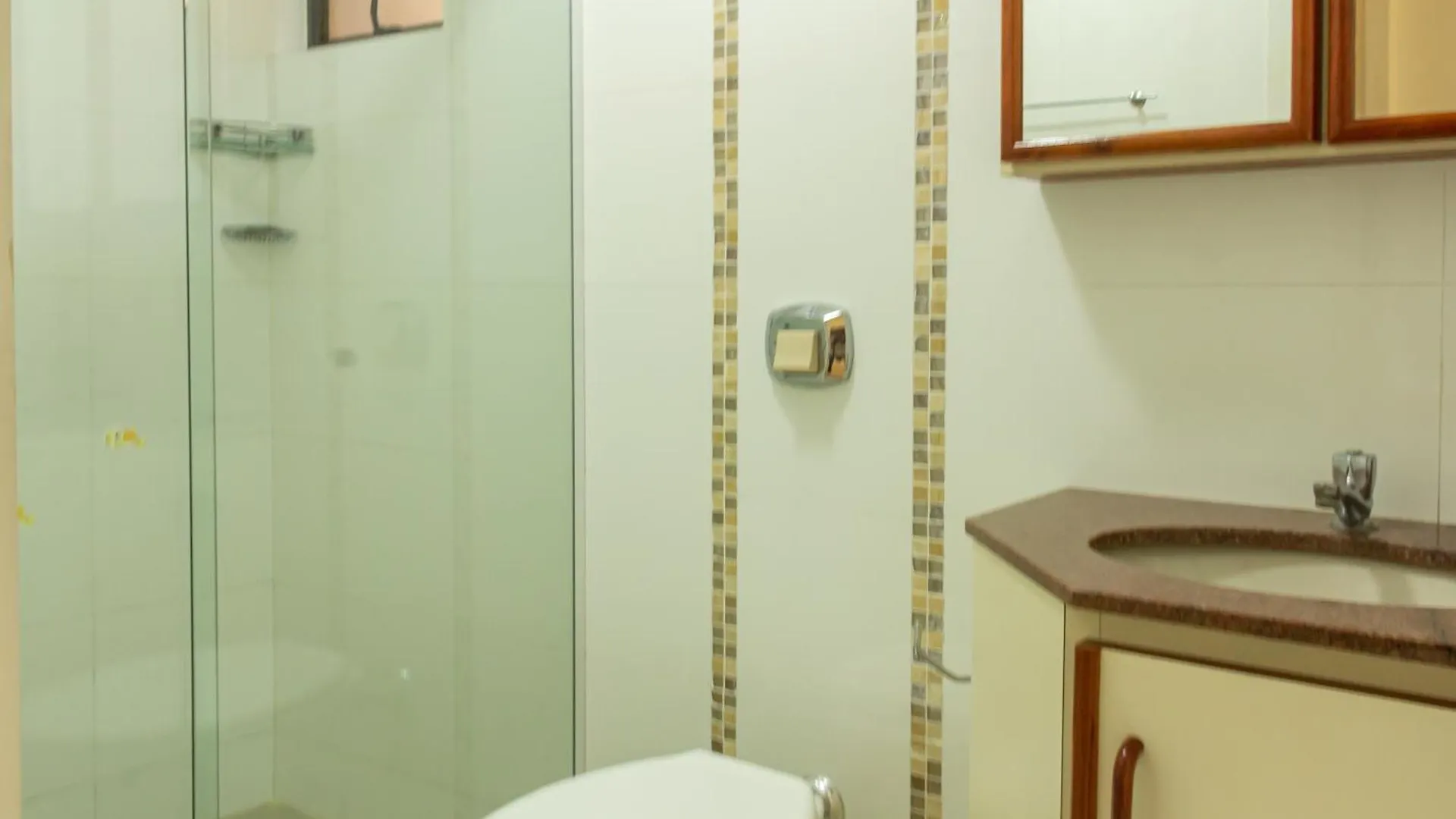 Apartamento na Rua 3500, 50m da Praia em Balneário Camboriú P825