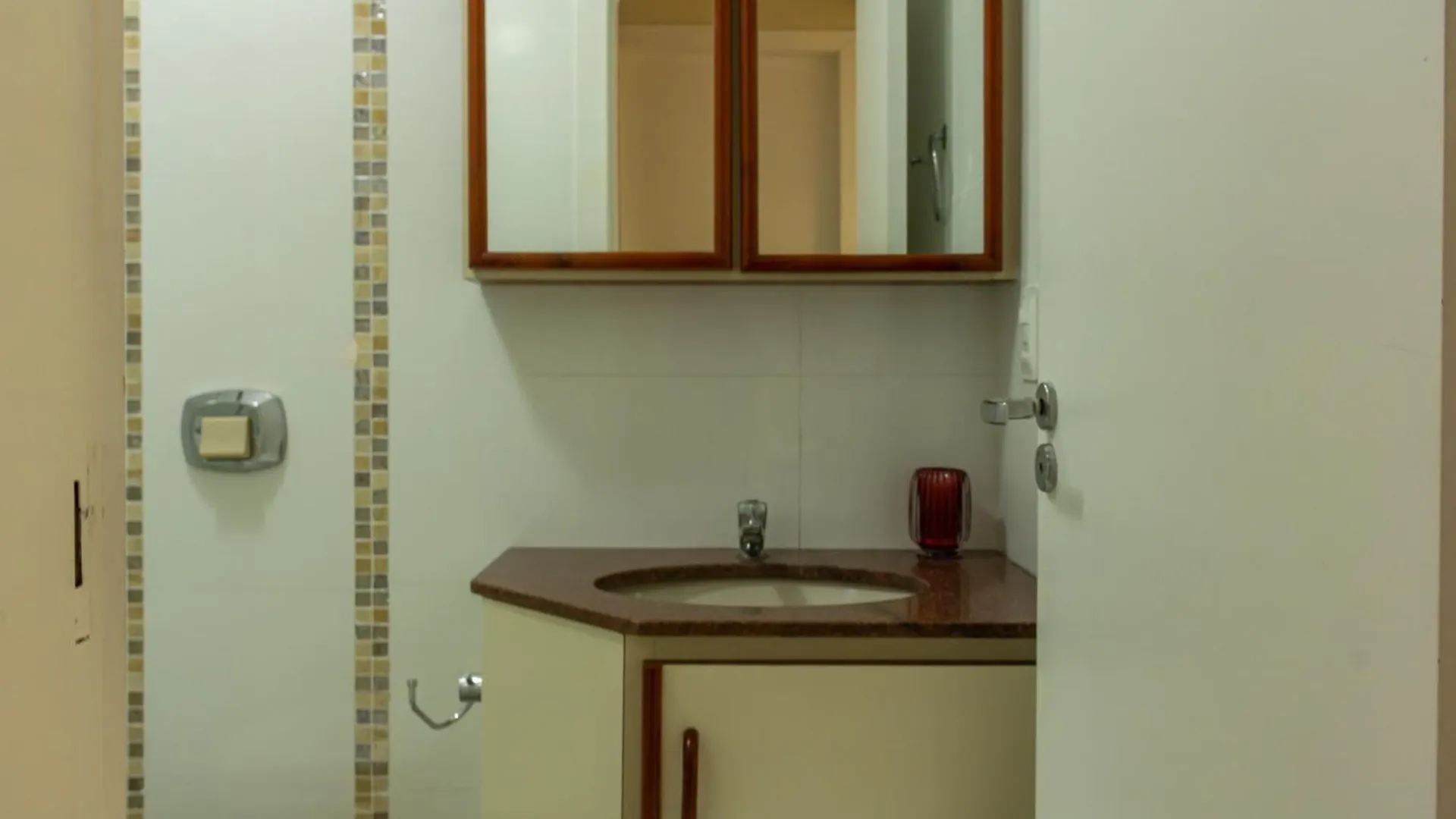 Apartamento na Rua 3500, 50m da Praia em Balneário Camboriú P825
