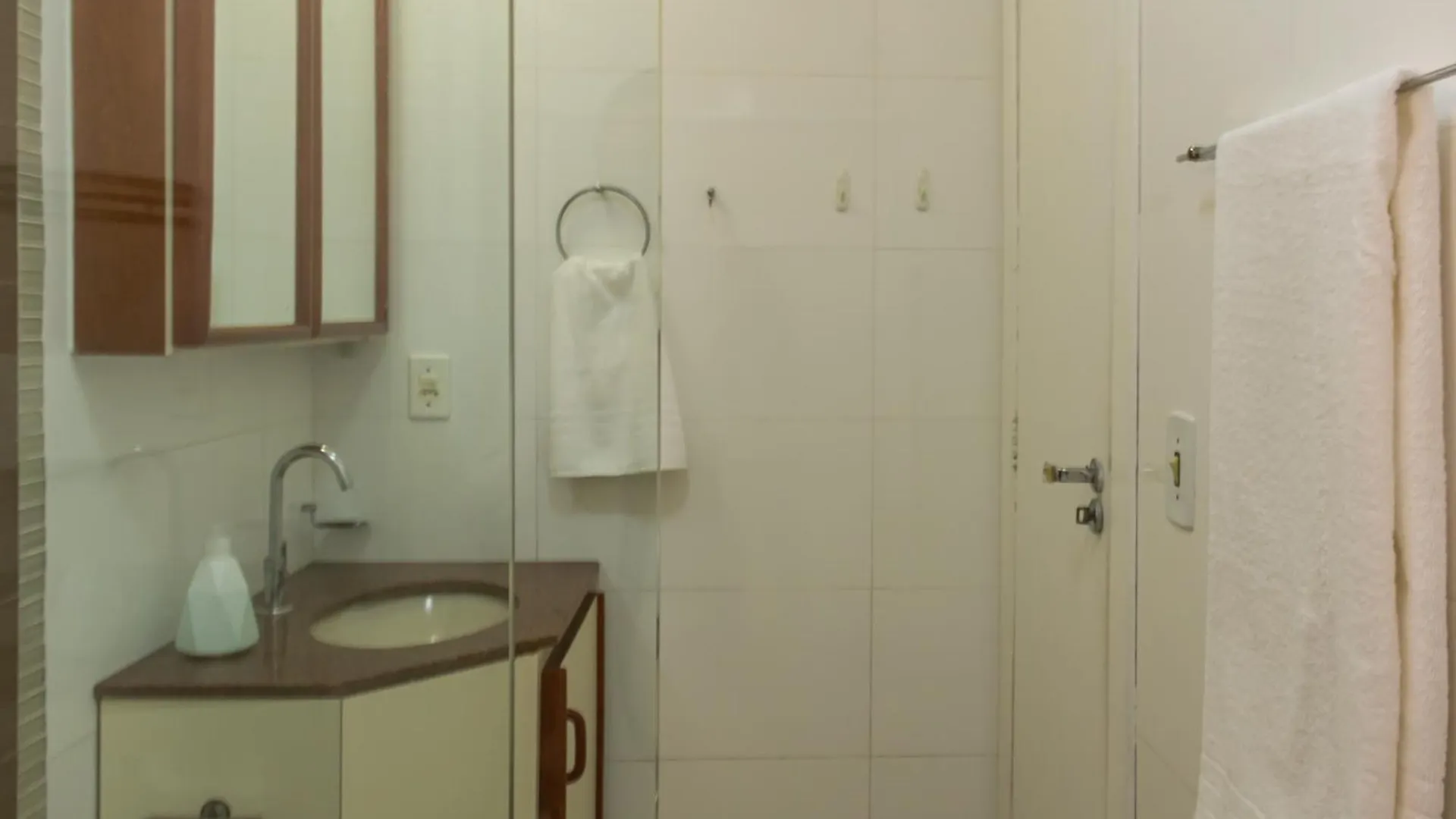 Apartamento na Rua 3500, 50m da Praia em Balneário Camboriú P825 Brasil