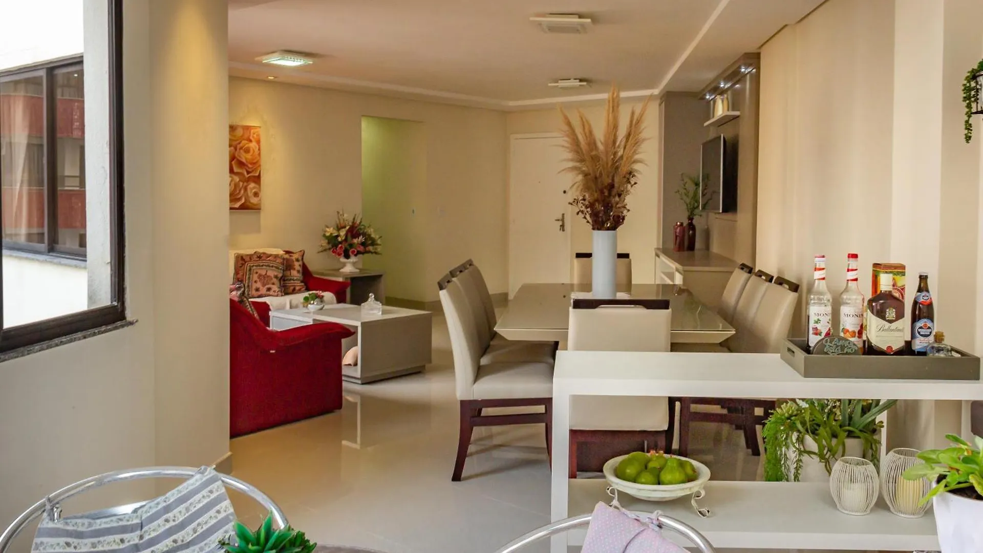 Apartamento na Rua 3500, 50m da Praia em Balneário Camboriú P825