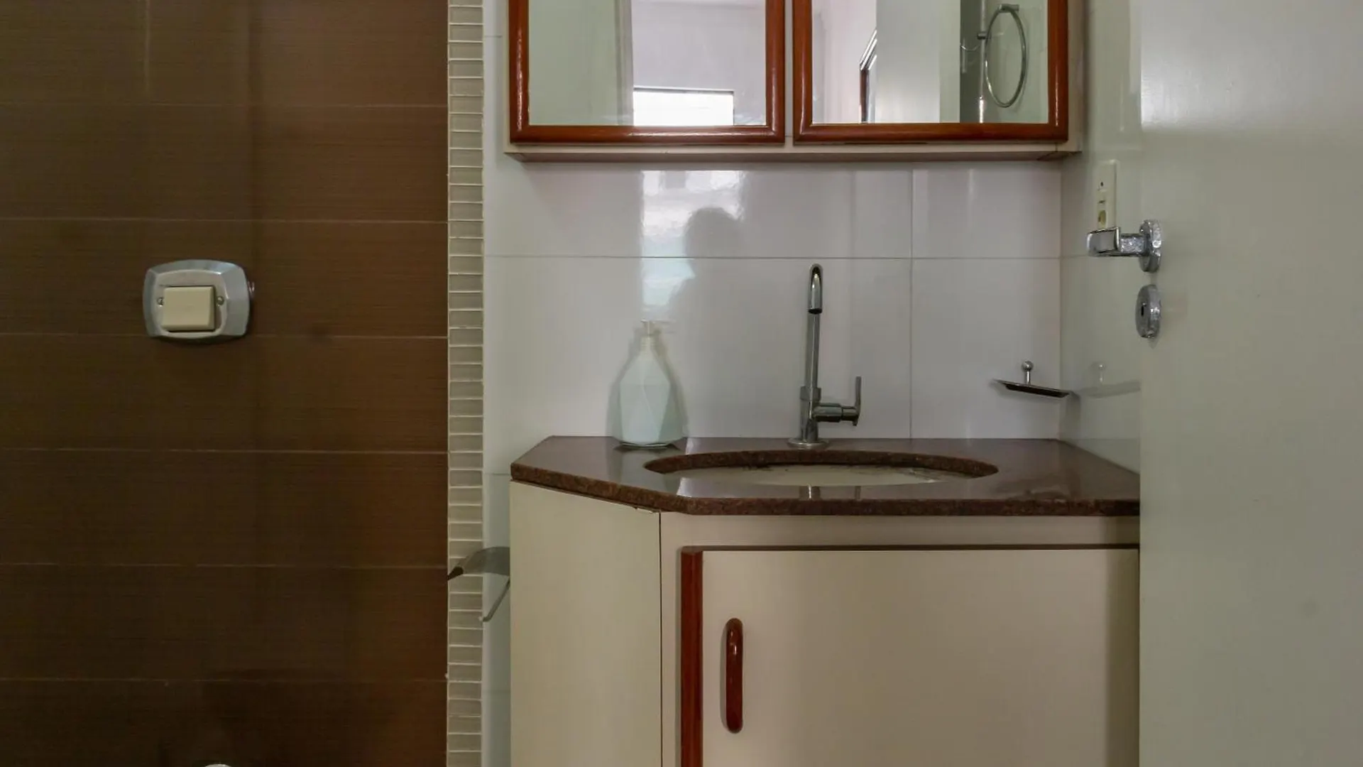 Apartamento na Rua 3500, 50m da Praia em Balneário Camboriú P825