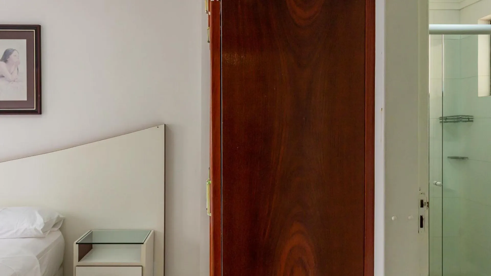 Apartamento na Rua 3500, 50m da Praia em Balneário Camboriú P825 Brasil