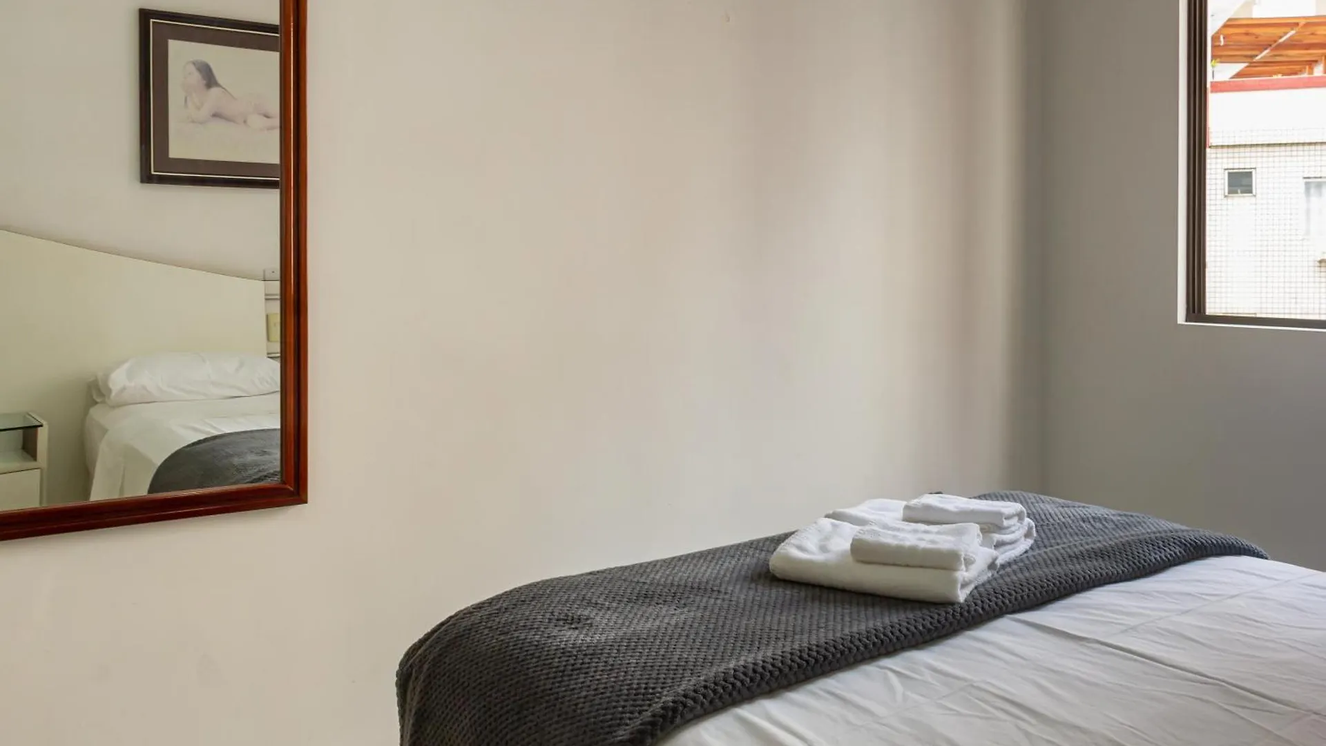 Apartamento na Rua 3500, 50m da Praia em Balneário Camboriú P825
