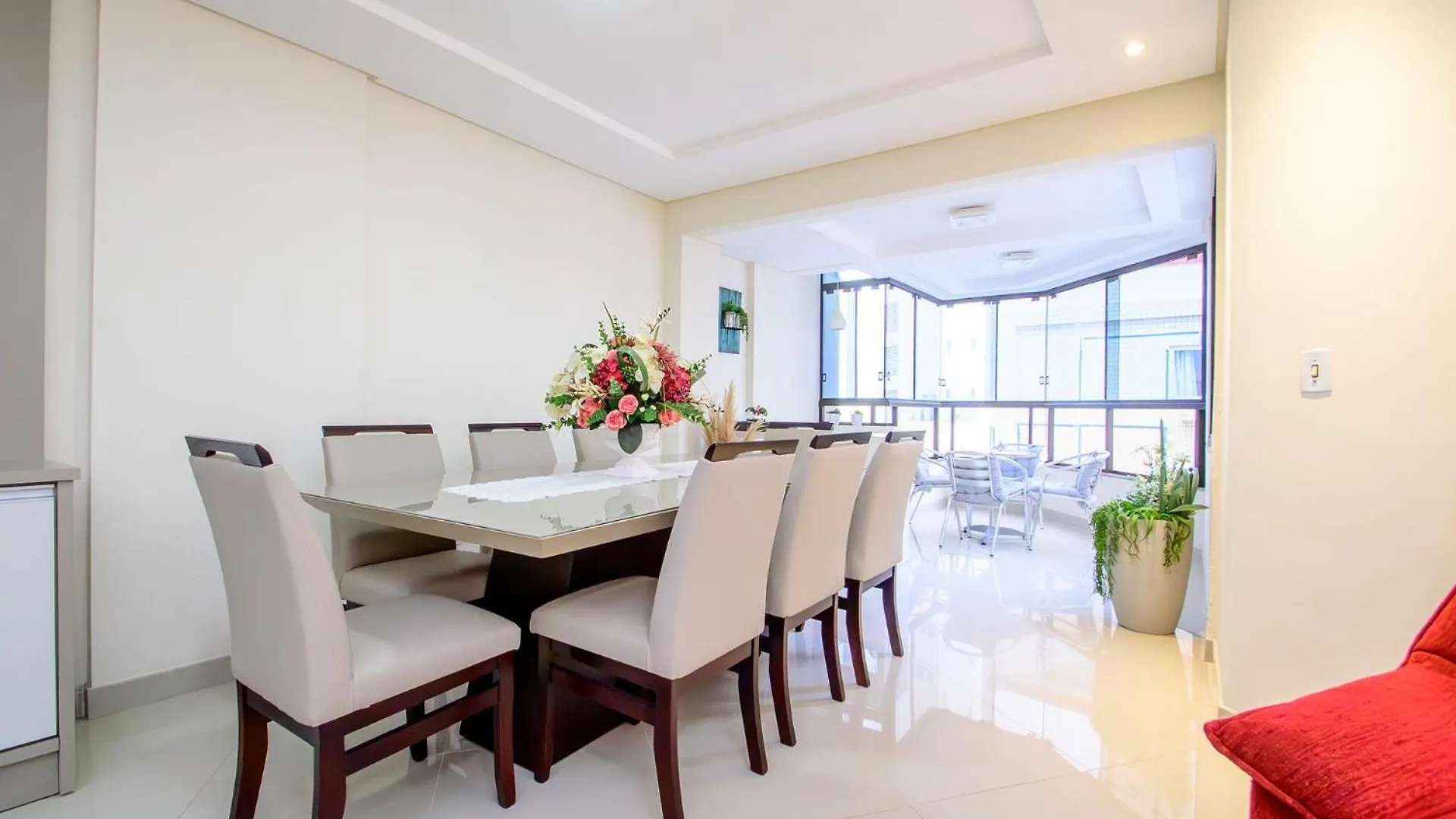 Apartamento na Rua 3500, 50m da Praia em Balneário Camboriú P825 0*,