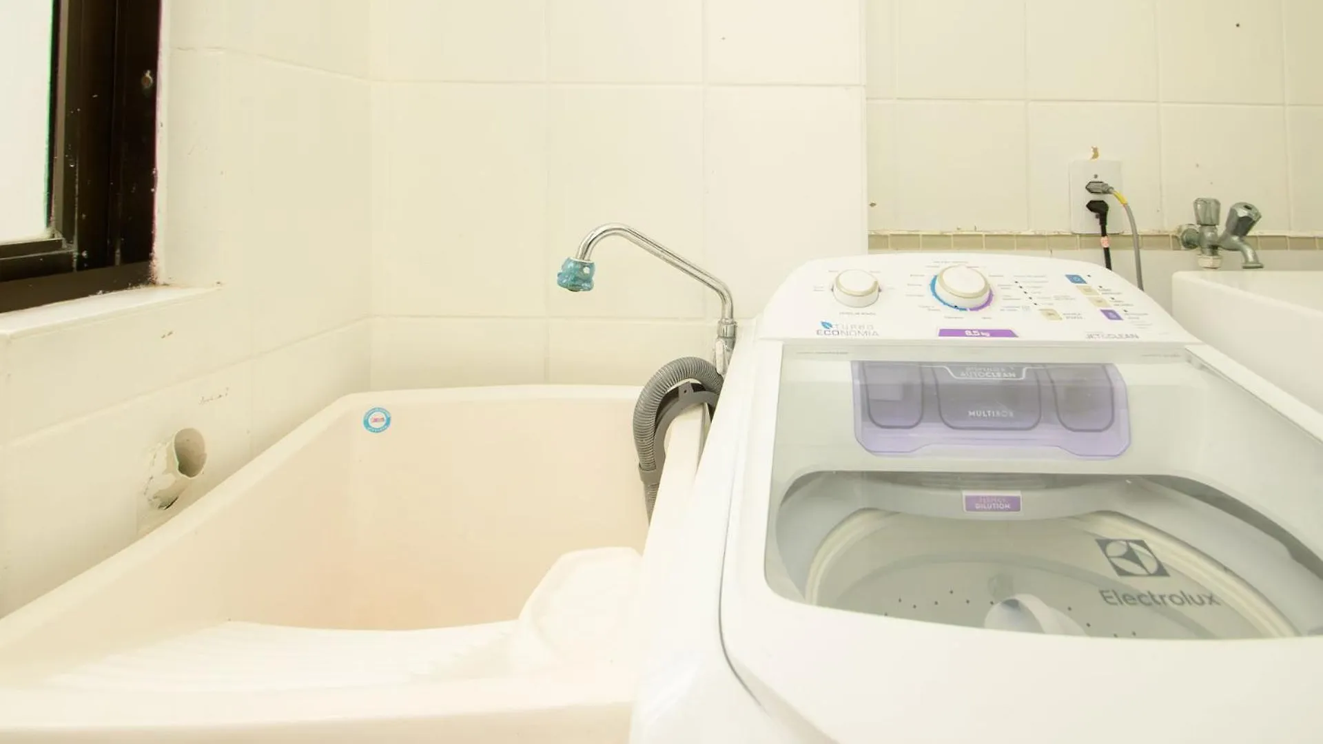 Apartamento na Rua 3500, 50m da Praia em Balneário Camboriú P825