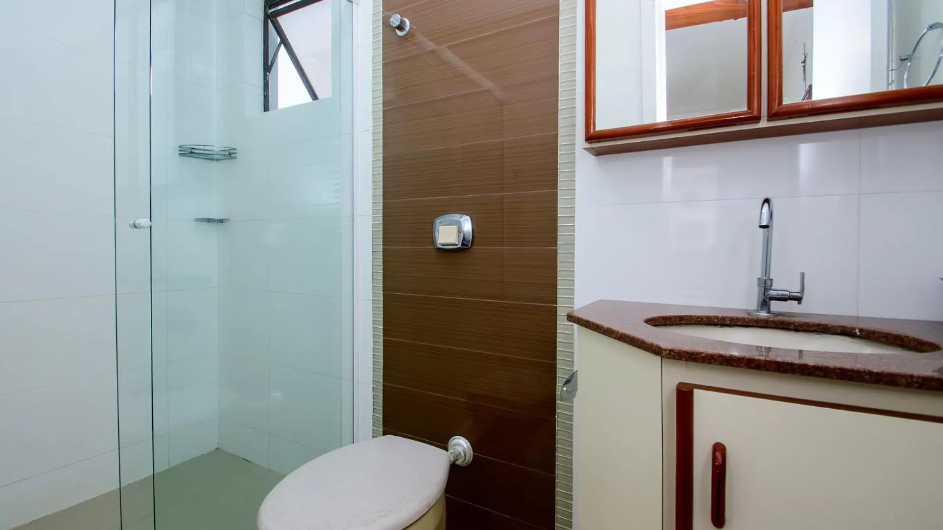 Apartamento na Rua 3500, 50m da Praia em Balneário Camboriú P825 Brasil